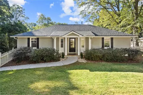 838 Pinehill Dr SE, Smyrna, GA 30080