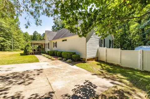 135 Black Dirt Rd, Whitesburg, GA 30185