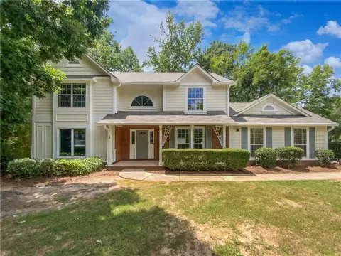 9997 Point View Dr, Jonesboro, GA 30238