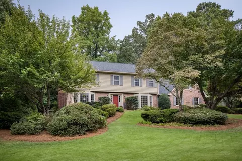 2317 Fenhurst Pl, Dunwoody, GA 30338