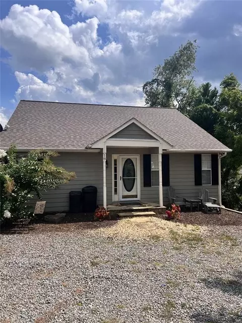 18 River St, Hiawassee, GA 30546