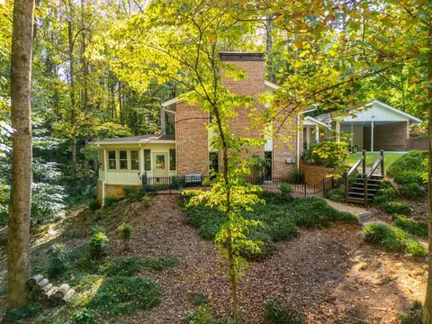 8326 Berkley Rdg, Sandy Springs, GA 30350