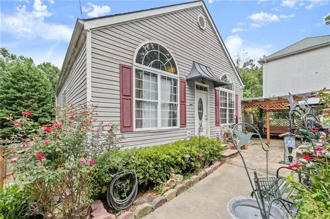9040 Continental Trl, Gainesville, GA 30506