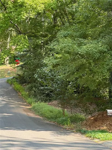 562 Duke Dr, Marietta, GA 30066
