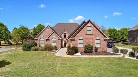 1115 Venetian Ln, Hampton, GA 30228