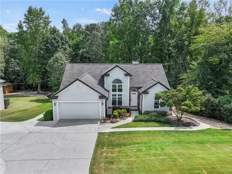 6412 Ivy Springs Dr, Flowery Branch, GA 30542