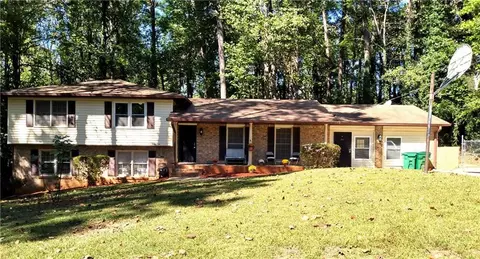 539 Lake Michele Ct, Stone Mountain, GA 30088