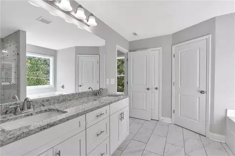 Bath - 314 Cedar Dr, Commerce, GA 30529 photo 5 of 5