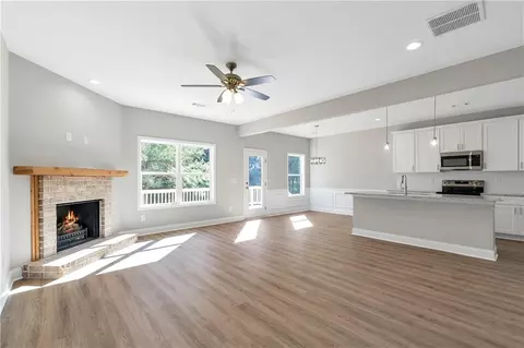 Living - 314 Cedar Dr, Commerce, GA 30529 photo 1 of 4