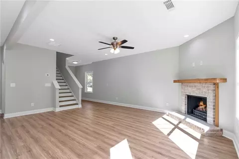 Living - 314 Cedar Dr, Commerce, GA 30529 photo 3 of 4