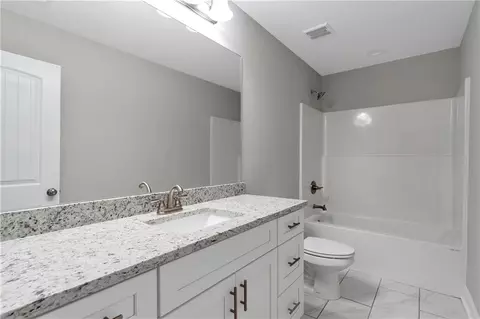 Bath - 314 Cedar Dr, Commerce, GA 30529 photo 2 of 5