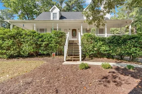 911 Maplelake Dr, Acworth, GA 30101