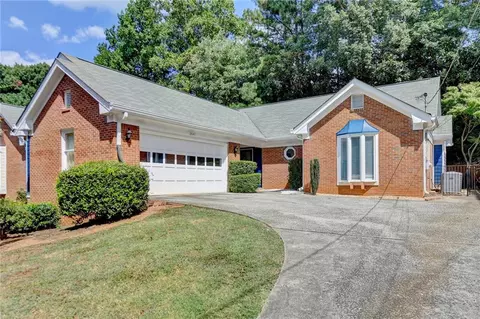 2645 Leeshire Ct, Tucker, GA 30084