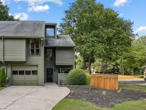 1033 Creatwood Cir SE, Smyrna, GA 30080