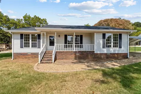 29 Hampton Forest Ln, Hoschton, GA 30548