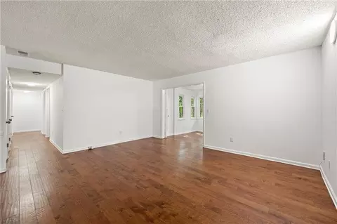 184 Triumph Dr NW, Atlanta, GA 30327