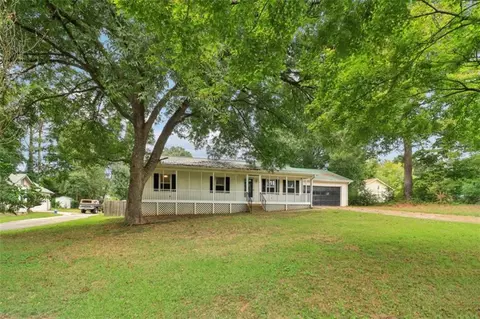 220 W Honeysuckle Ln W, Carrollton, GA 30116