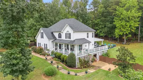 5 Barrington Bluff Ct, Sharpsburg, GA 30277