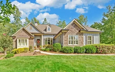 8742 Nesting Trl, Lula, GA 30554