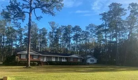 706 Hand Ave W, Pelham, GA 31779