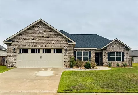 100 Otters Ridge Dr, Kathleen, GA 31047