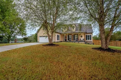6503 Station Dr, Clermont, GA 30527