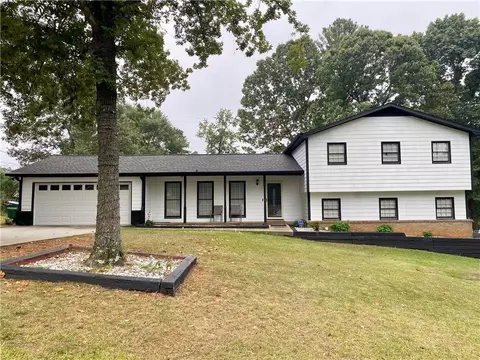 4132 Scenic Mountain Dr, Snellville, GA 30039