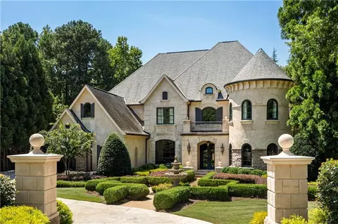 5450 Claire Rose Ln, Atlanta, GA 30327