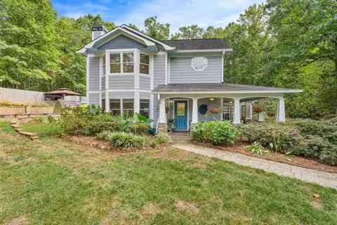 1624 Thomas Dr, Hoschton, GA 30548
