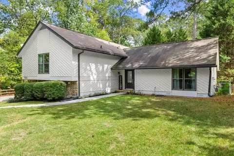 9365 N Lake Dr, Roswell, GA 30076