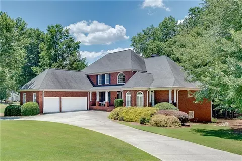 190 Oakhurst Leaf Dr, Alpharetta, GA 30004