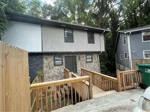 1316 Brookview Ln SE, Smyrna, GA 30080