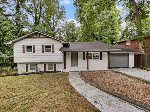 5720 Deerfield Trl, Atlanta, GA 30349