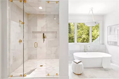Bath - 3666 Cold Spring Ln, Atlanta, GA 30341 photo 8 of 16