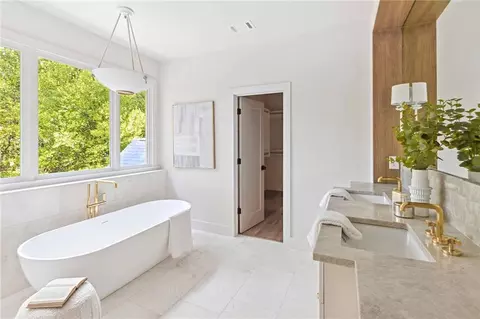 Bath - 3666 Cold Spring Ln, Atlanta, GA 30341 photo 6 of 16