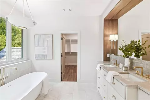 Bath - 3666 Cold Spring Ln, Atlanta, GA 30341 photo 4 of 16
