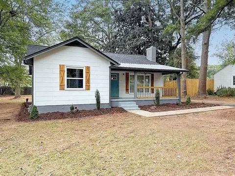 5016 Maple Dr, Forest Park, GA 30297