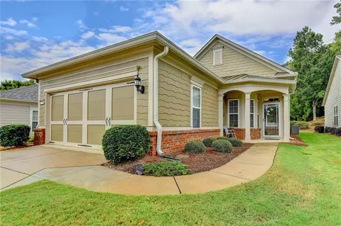 6358 Scenic View Dr, Hoschton, GA 30548