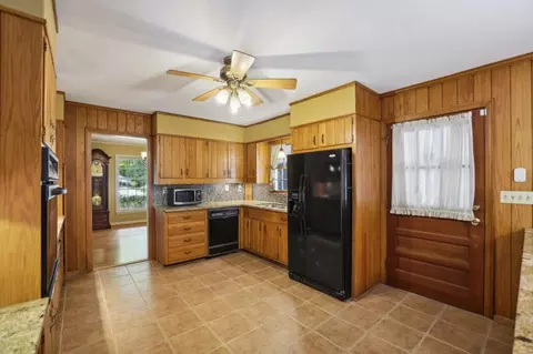 3666 Embry Cir, Atlanta, GA 30341 photo 2