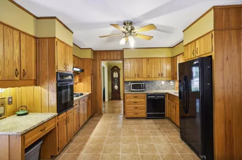 3666 Embry Cir, Atlanta, GA 30341 photo 11