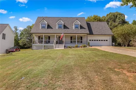 6110 Jamestown Dr, Flowery Branch, GA 30542