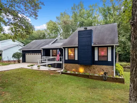 6750 Fairway Ridge Dr, Douglasville, GA 30134