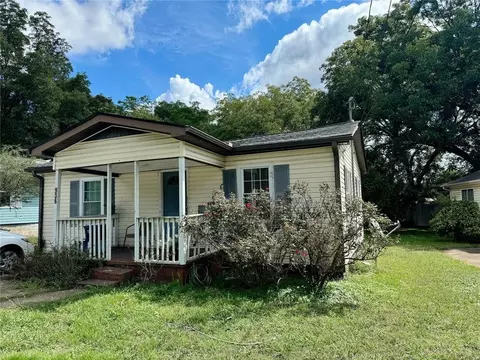 936 Black Dr, Gainesville, GA 30501