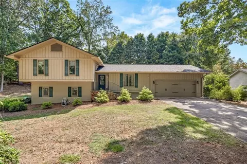 3630 Lantern Dr, Gainesville, GA 30504