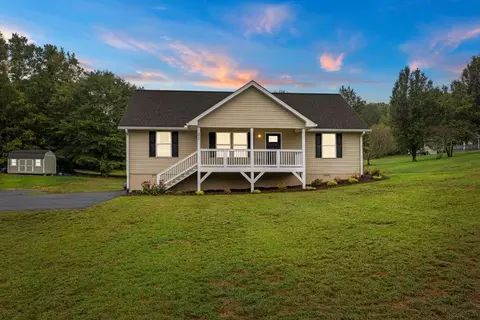 32 Bobbys Dr, Cleveland, GA 30528