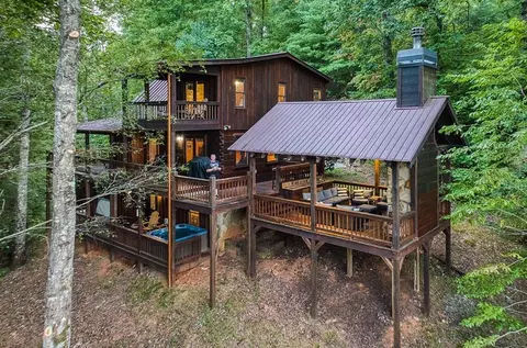 136 Overlook Rd, Blue Ridge, GA 30513