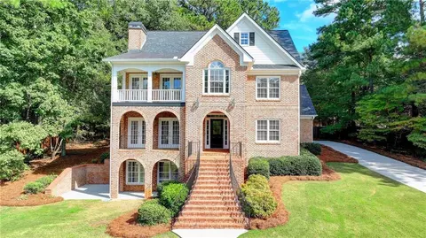 935 Edgewater Dr, Loganville, GA 30052