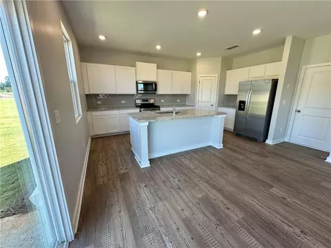 706 Ruddy Dr, Grayson, GA 30017 photo 4