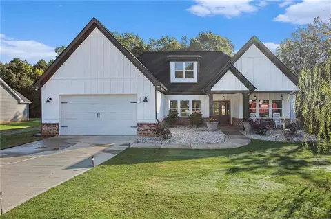 135 White Oak Way, Monroe, GA 30655