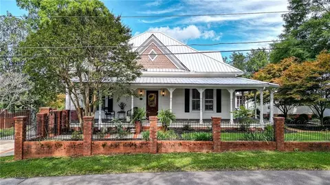 120 College St, Adairsville, GA 30103